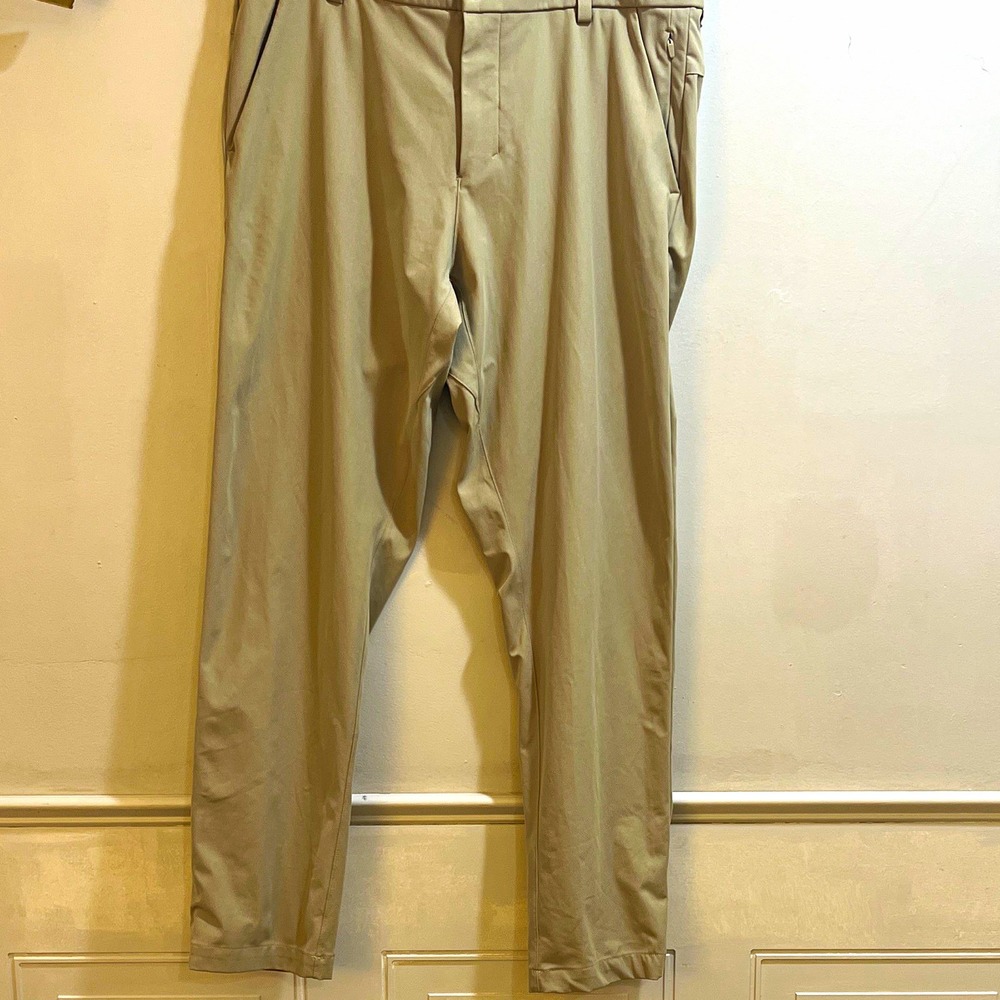 lululemon Men's Beige Jogger Pants Tapered Leg Pockets Button Solid 34